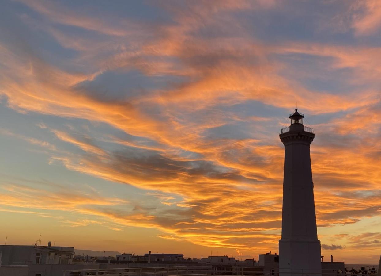 Sotto Il Faro Lejlighed Torre Canne Eksteriør billede